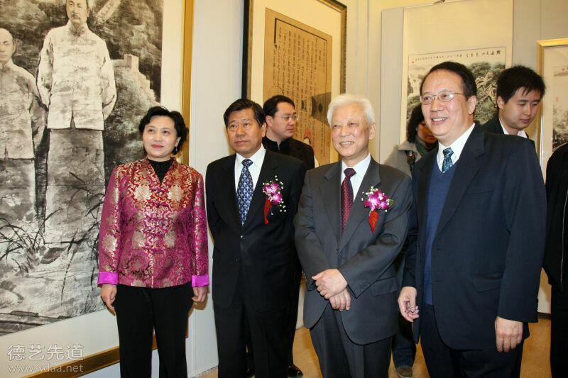 2008年3月27日全国人大副委员长周铁农、北京市政协主席阳安江出席在中国美术馆举办的纪清远、卢平伉俪画展开幕式